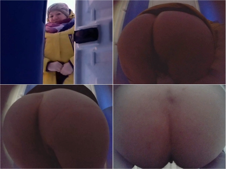 Shitting Girls inPublicToilets