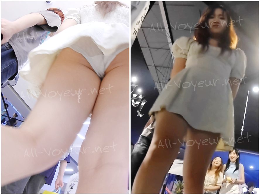 『D D』-098-米色连衣短裙，肉感大腿，浅蓝半透明内