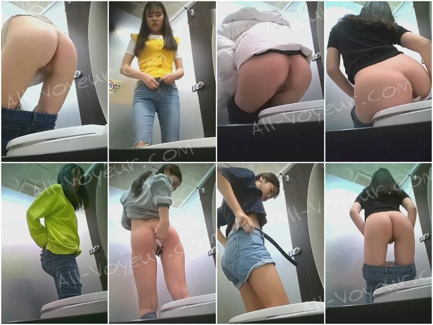 大学の女子トイレに隠しカメラ❤️ポニーテールの美しい女子高生たちがおしっこをしています。美人はパンティーをズボンの脚まで下ろし、セクシーなお尻を丁寧に拭いています