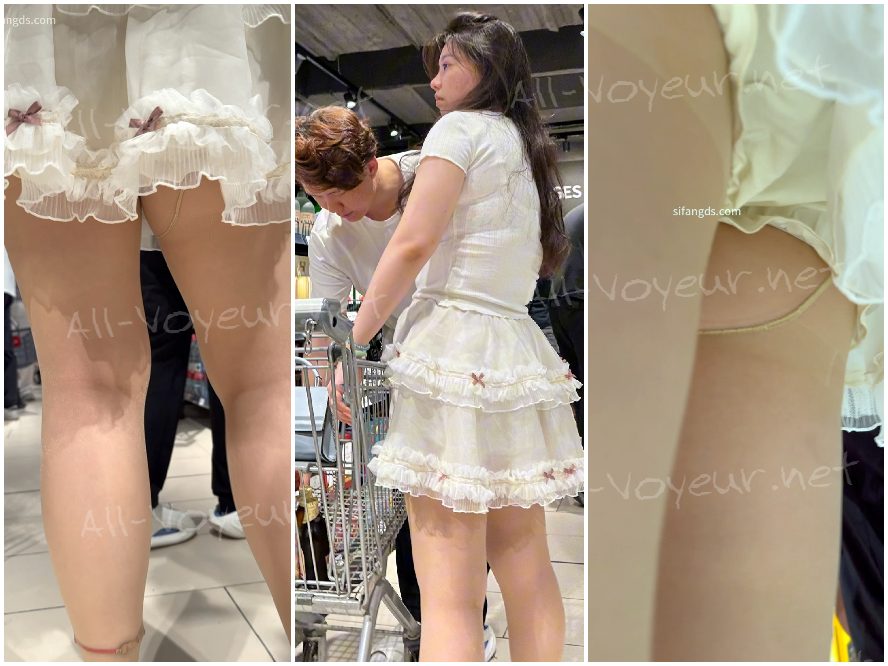 原创抄底和男友购物的珠光油亮肉丝白色短裙妹妹