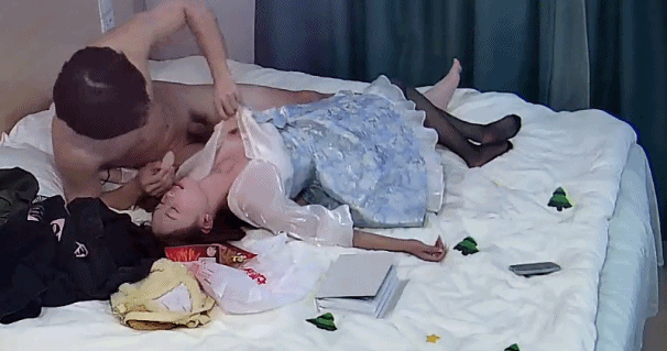 ⭐ホテルコレクショングレード⭐ 美しいが簡単に圧倒されるロリータファッション愛好家は、彼女のボーイフレンドの誘惑の下で2日間残酷に犯されました[ウォーターマークのない自己録画版]