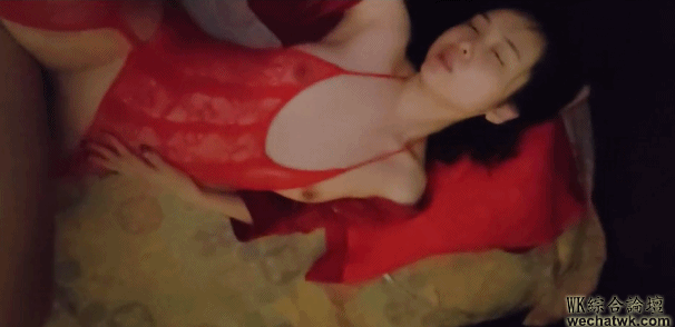 【独占リーク】華北理工大学新聞学科の眼鏡女子学生、葉英（イェ・イン）の入浴セックス日記が公開された。さらに、美女の程心奇（チェン・シンチー）や朱佳雲（チュー・ジアユン）を含む5人の女性主人公の写真47枚と動画50本が流出した。