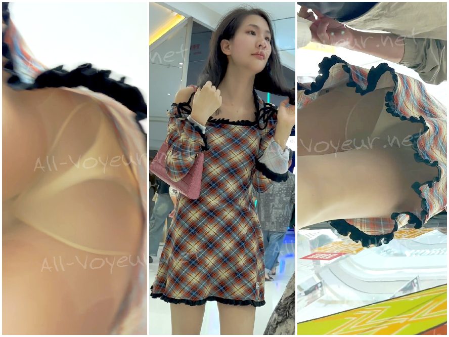 制服姿のJK女子高生がクラスメイトと買い物中。肌色のストッキングと薄い色の下着（前面と背面）