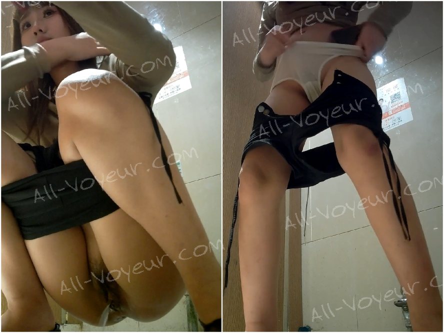 10月に流出❤️【トイレ写真】正面パノラマビュー：可愛い若い女性が排尿しながらポーズをとる【オリジナル版は某住宅情報サイトより】