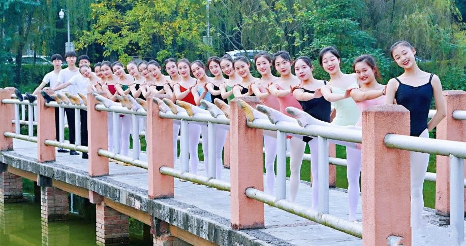 【トップカスタム】バレエダンサーのプライベートヌード写真撮影❤️若々しい雰囲気いっぱい