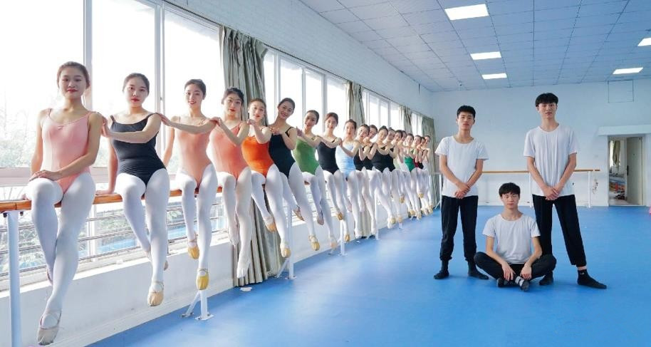 【トップカスタム】バレエダンサーのプライベートヌード写真撮影❤️若々しい雰囲気いっぱい