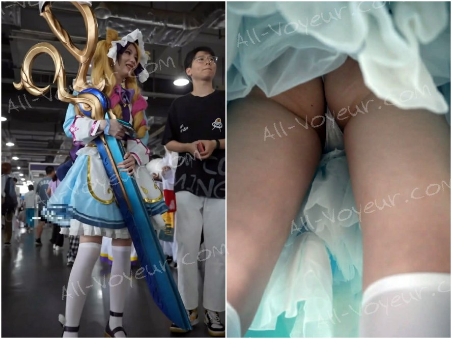 金髪でツインテールのメイドコスプレイヤーが仲間とショッピング中 ❤️ 彼女は外側は無地だけど内側はセクシーなピンクのTバックを履いていて、真ん中に濡れた部分があり、サイドには明らかに陰毛が見えています。