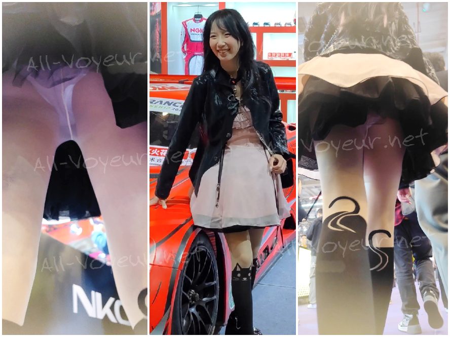 ピンクのドレスを着た若い女性が白い下着を身につけて家族と一緒に旅行しています。