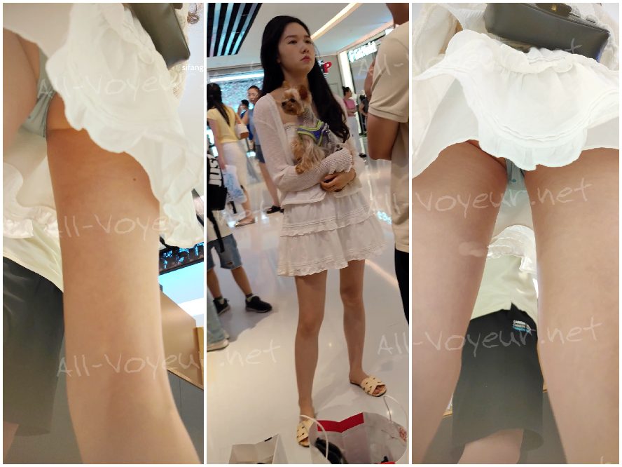 白いドレスと白いストッキングを着た若い女性がスーパーマーケットで買い物をしています。（白い下着…）白いドレスと白いストッキングを着た若い女性がスーパーマーケットで買い物をしています。（白い下着…）