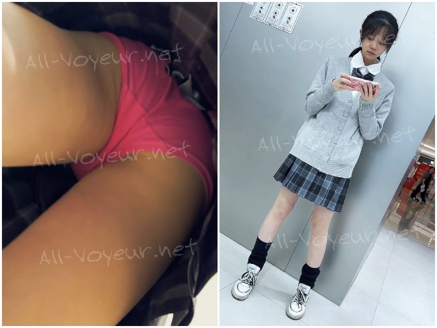 制服を着た女子生徒が買い物中にスマホに夢中になっている。短いスカートとピンクの下着がとても可愛らしい。