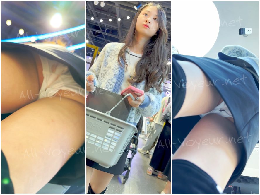 [KFC] JK制服の可愛い女の子と親友がお買い物 — キュート＆スウィートスタイル — ライトグレーのショーツ（前後アングル）