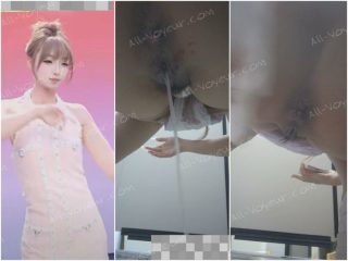私房八月新流出售价120元❤️【主播厕拍】后角超清晰偷拍美女主播了三次尿尿颜值和下面都在线
