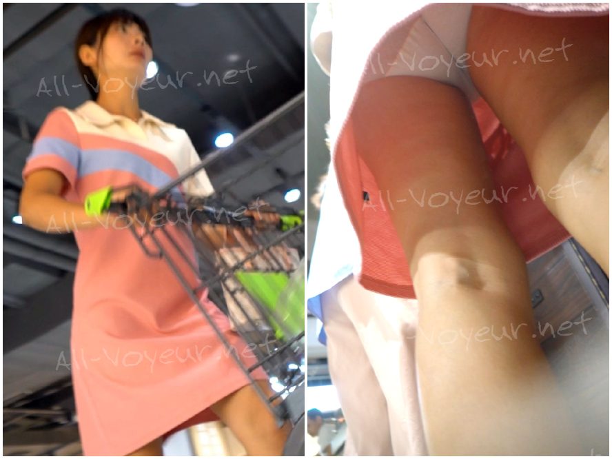 （原文：孔成）ピンクのドレスを着た若い女性が食料品の買い物に出かけます。彼女の透ける白い下着は、ふっくらとしたお尻にぴったりとフィットしています。